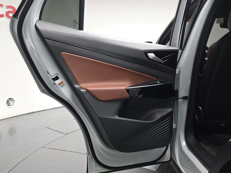 2023 Volkswagen ID.4 Pro photo 25
