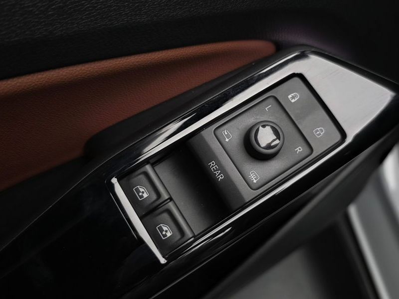 2023 Volkswagen ID.4 Pro photo 30