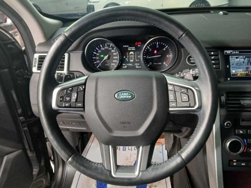 2016 Land Rover Discovery Sport 2.0 TD4 HSE Luxury photo 8