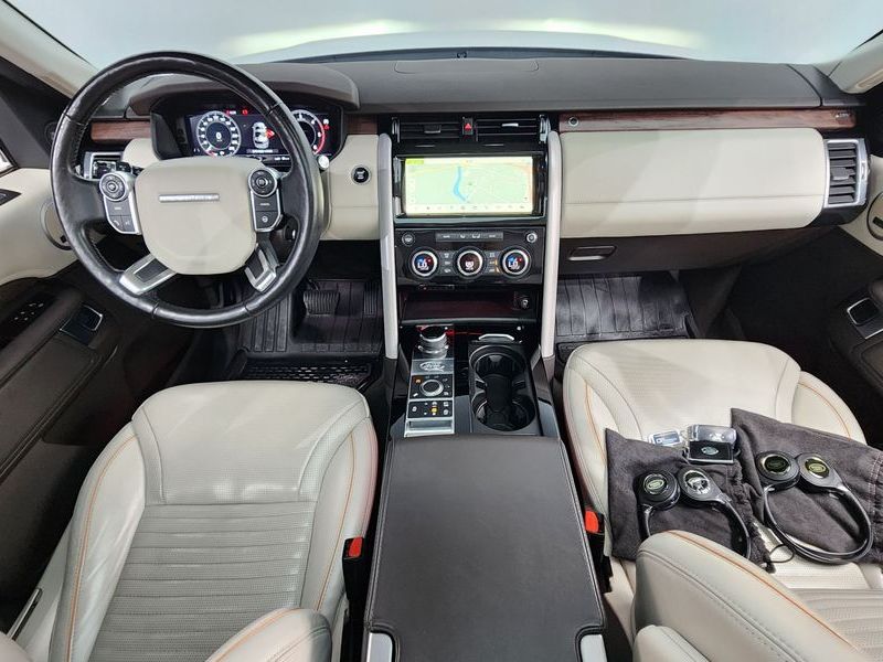 2018 Land Rover Discovery 3.0 TD6 HSE Luxury photo 7