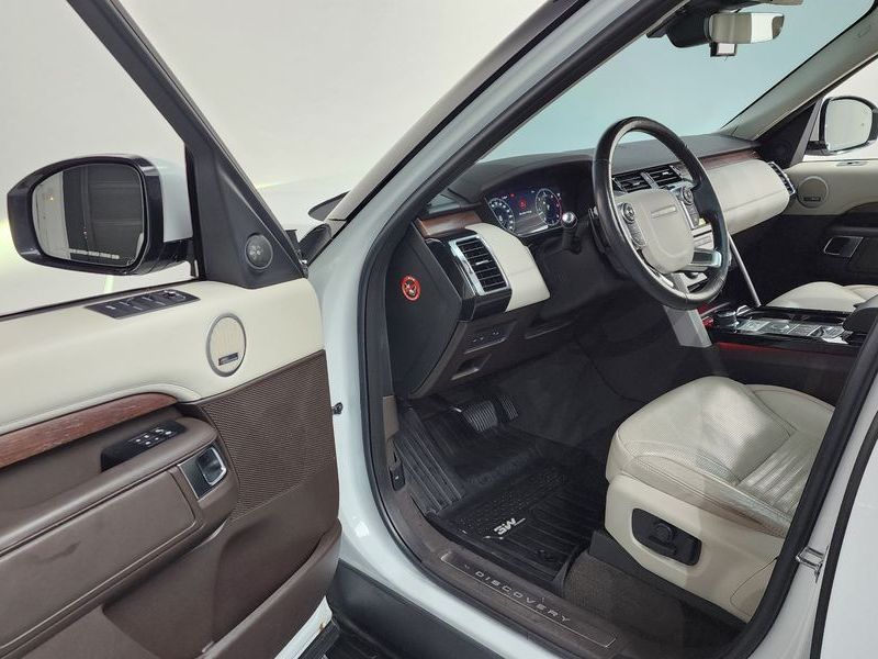 2018 Land Rover Discovery 3.0 TD6 HSE Luxury photo 10