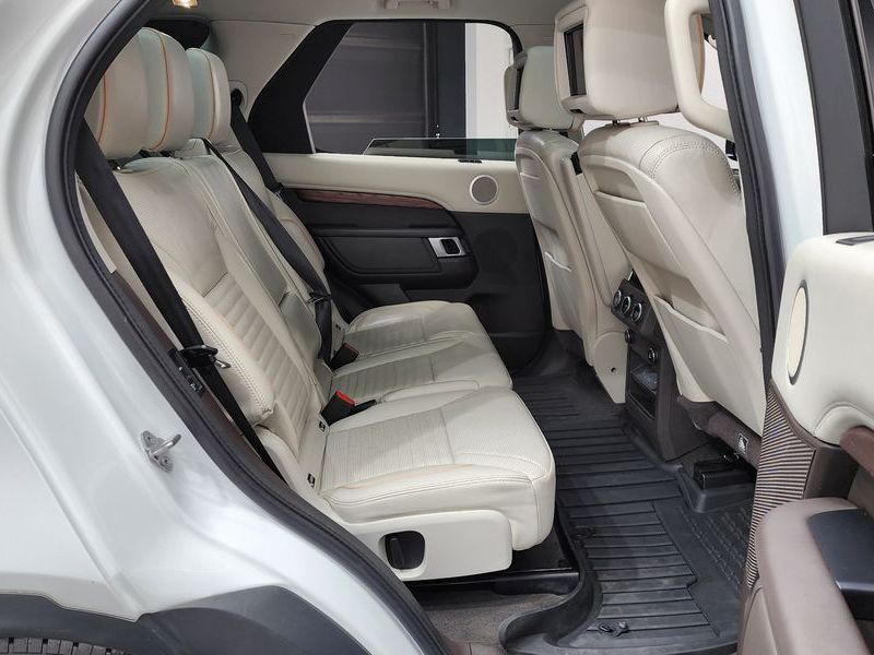 2018 Land Rover Discovery 3.0 TD6 HSE Luxury photo 11