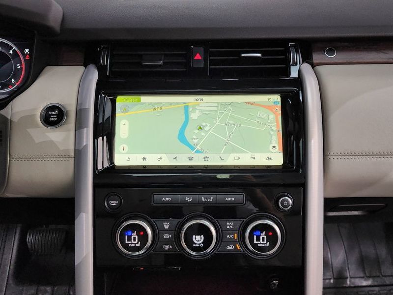 2018 Land Rover Discovery 3.0 TD6 HSE Luxury photo 12