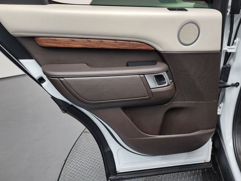 2018 Land Rover Discovery 3.0 TD6 HSE Luxury photo 25