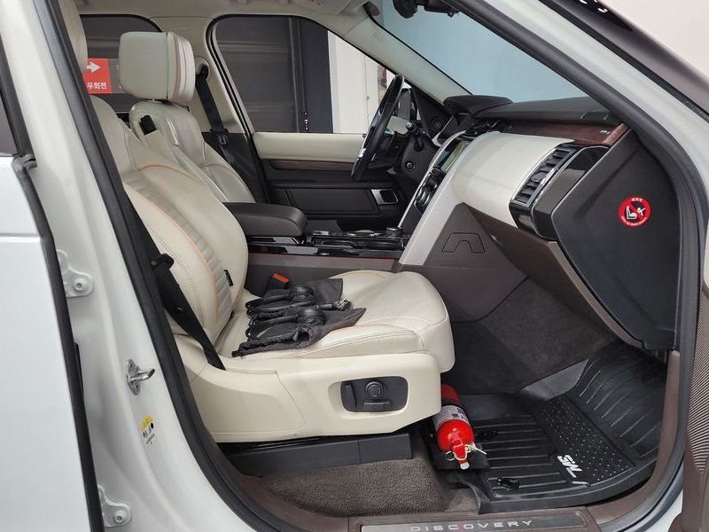 2018 Land Rover Discovery 3.0 TD6 HSE Luxury photo 26