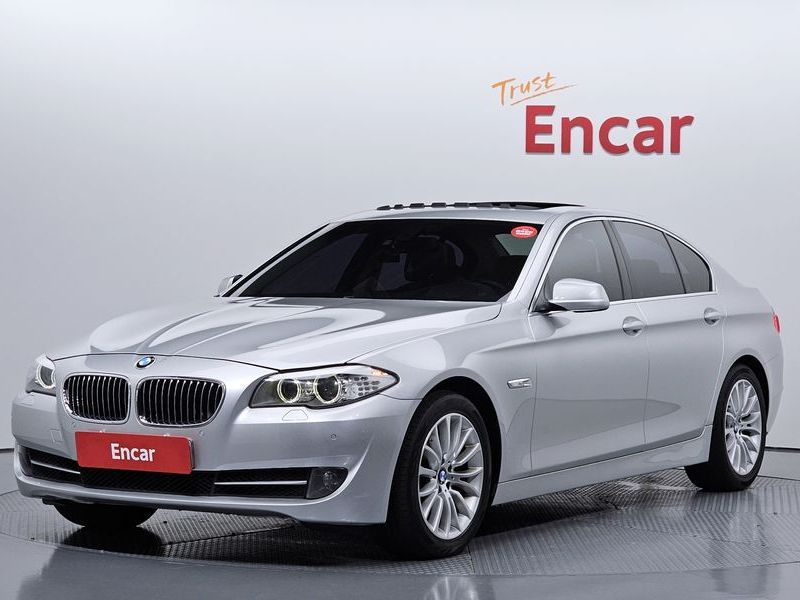2013 BMW 5 Series 520d photo 1