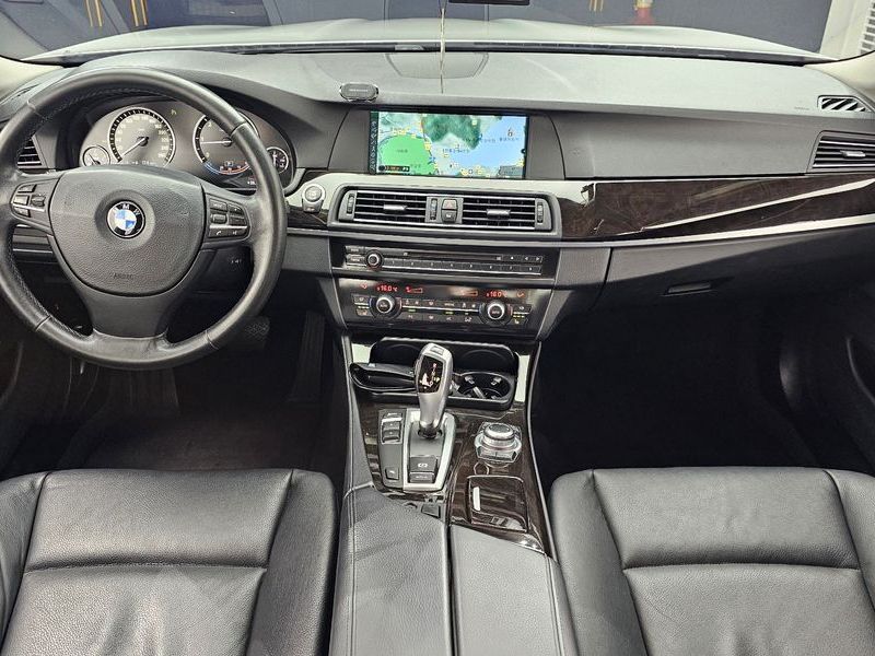 2013 BMW 5 Series 520d photo 7