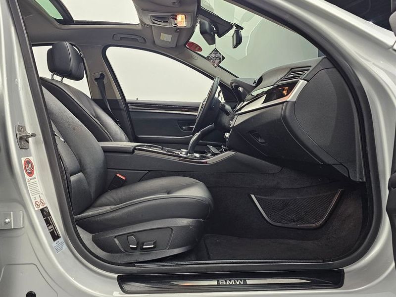 2013 BMW 5 Series 520d photo 10