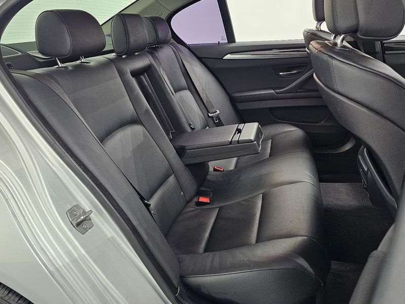 2013 BMW 5 Series 520d photo 12