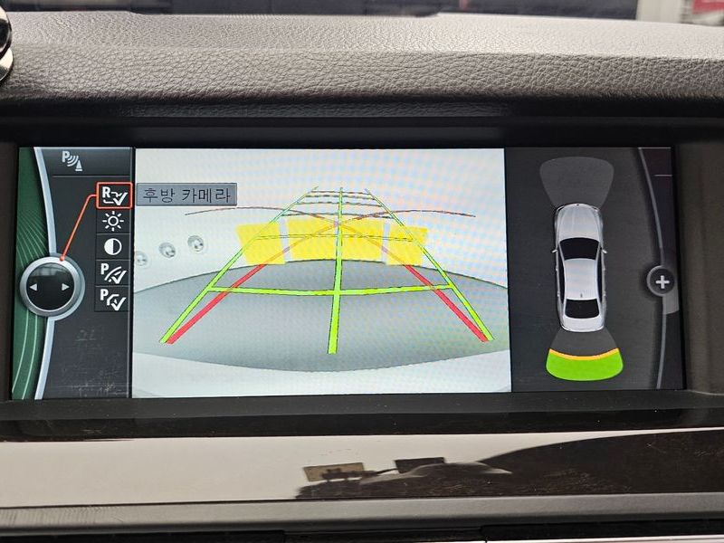 2013 BMW 5 Series 520d photo 15