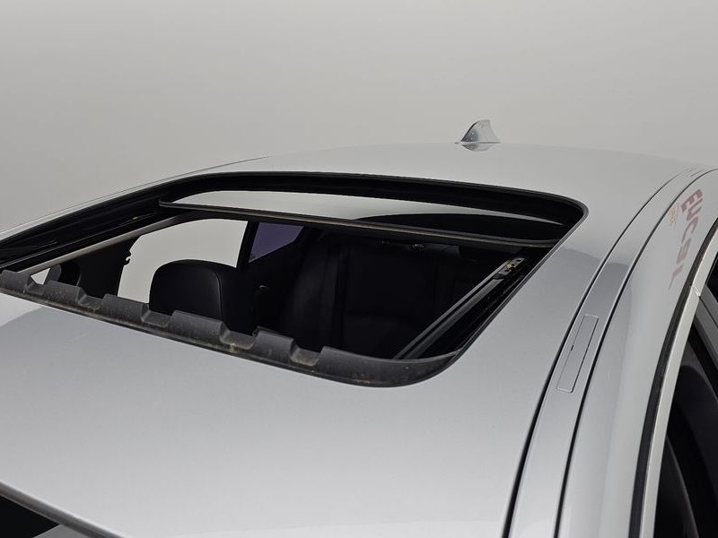 2013 BMW 5 Series 520d photo 19