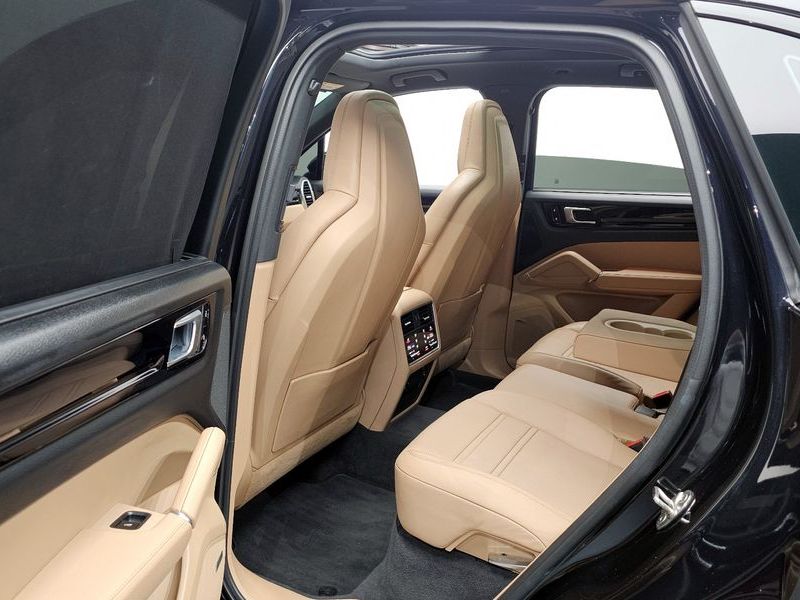 2021 Porsche Cayenne 3.0 photo 11