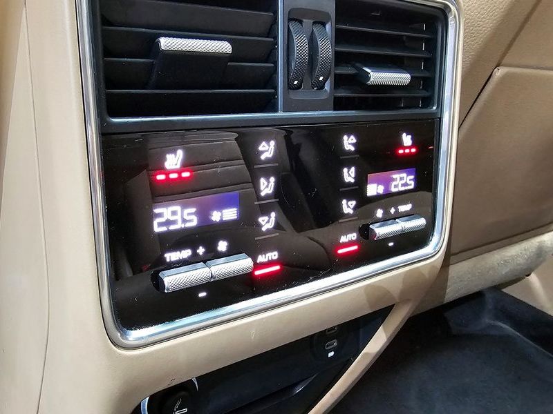 2021 Porsche Cayenne 3.0 photo 17