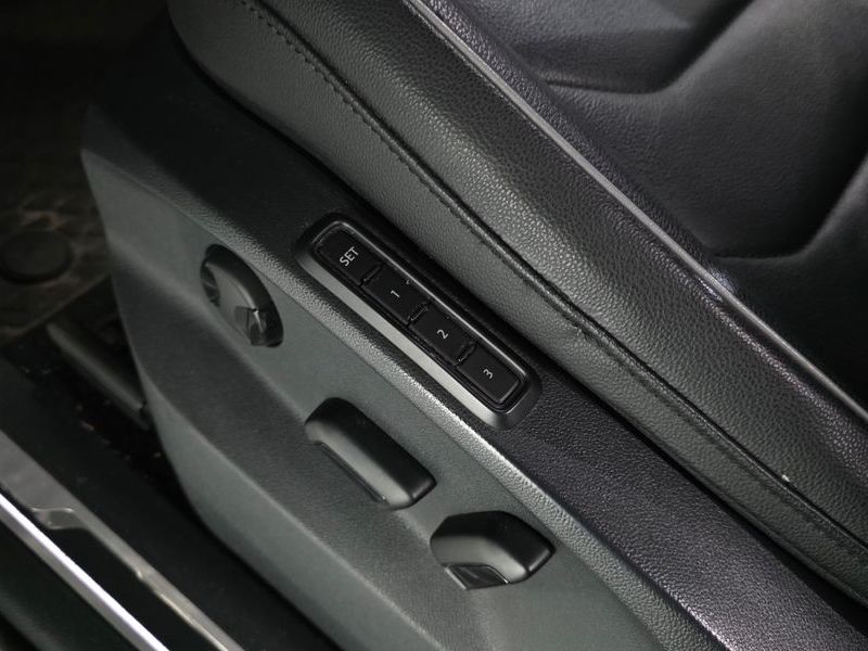 2021 Volkswagen Tiguan 2.0 TDI 4-Motion Premium photo 17