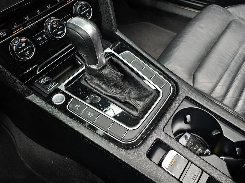 2018 Volkswagen Passat 2.0 TDI Premium photo 9