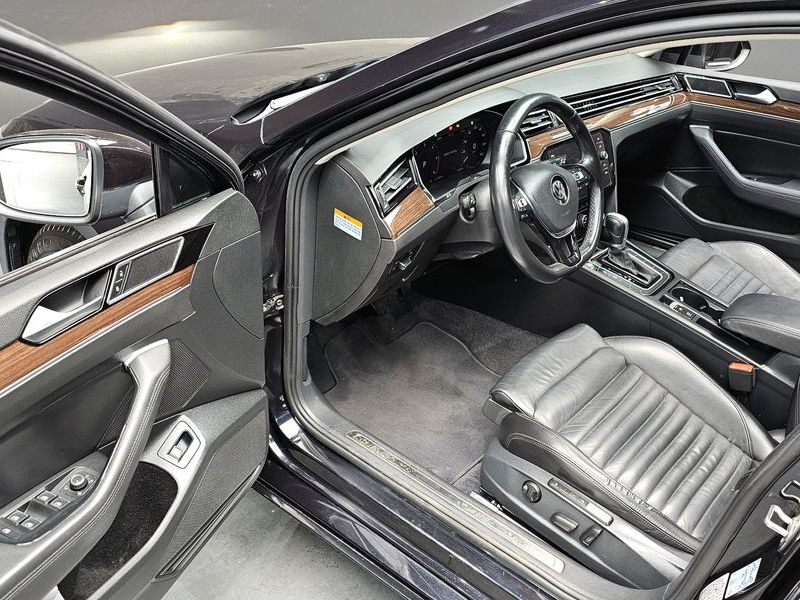 2018 Volkswagen Passat 2.0 TDI Premium photo 11