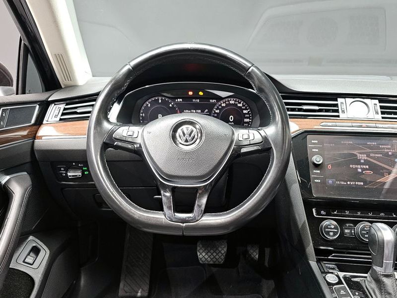 2018 Volkswagen Passat 2.0 TDI Premium photo 12