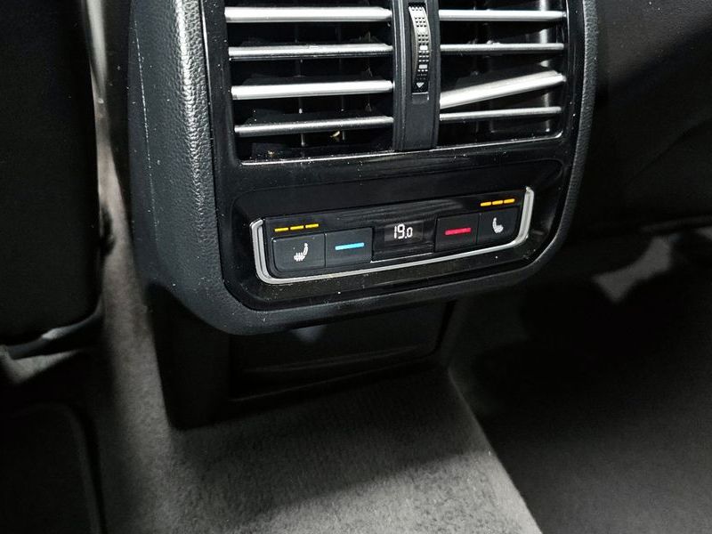 2018 Volkswagen Passat 2.0 TDI Premium photo 19