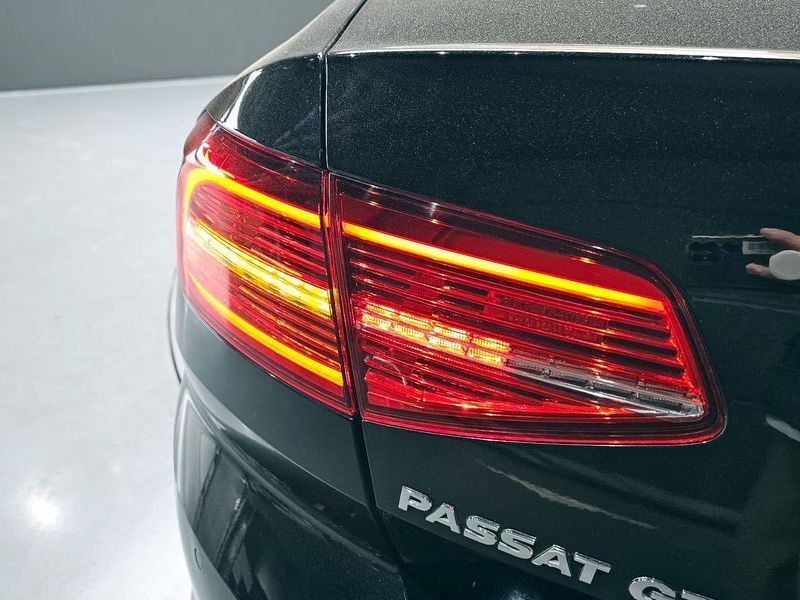 2018 Volkswagen Passat 2.0 TDI Premium photo 23