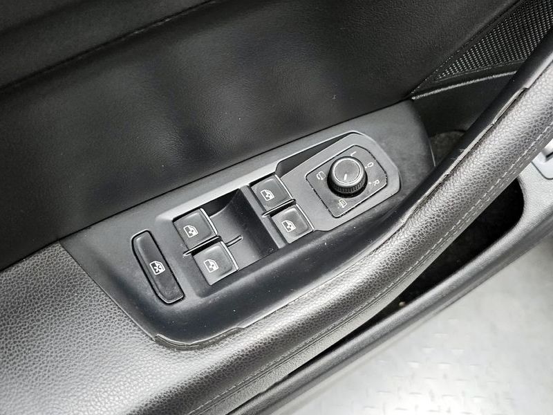2018 Volkswagen Passat 2.0 TDI Premium photo 28