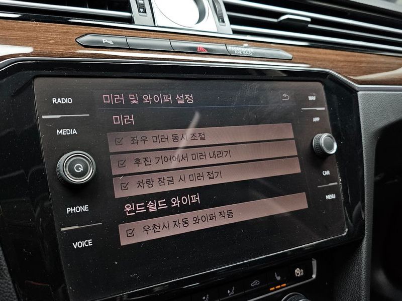 2018 Volkswagen Passat 2.0 TDI Premium photo 29