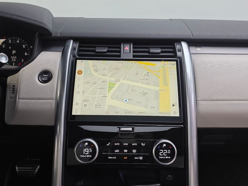 2024 Land Rover Discovery P360 Dynamic HSE photo 14