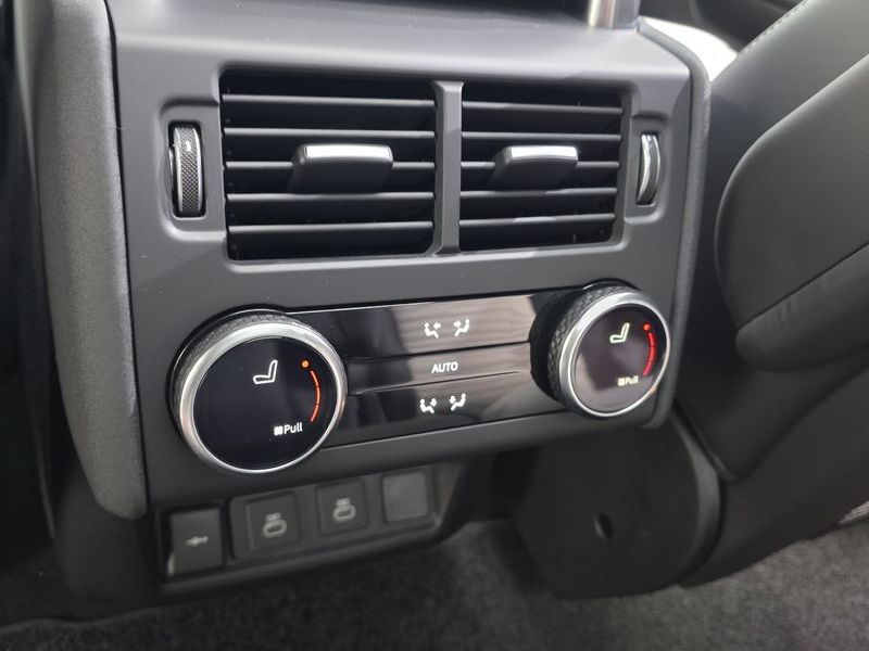 2024 Land Rover Discovery P360 Dynamic HSE photo 17