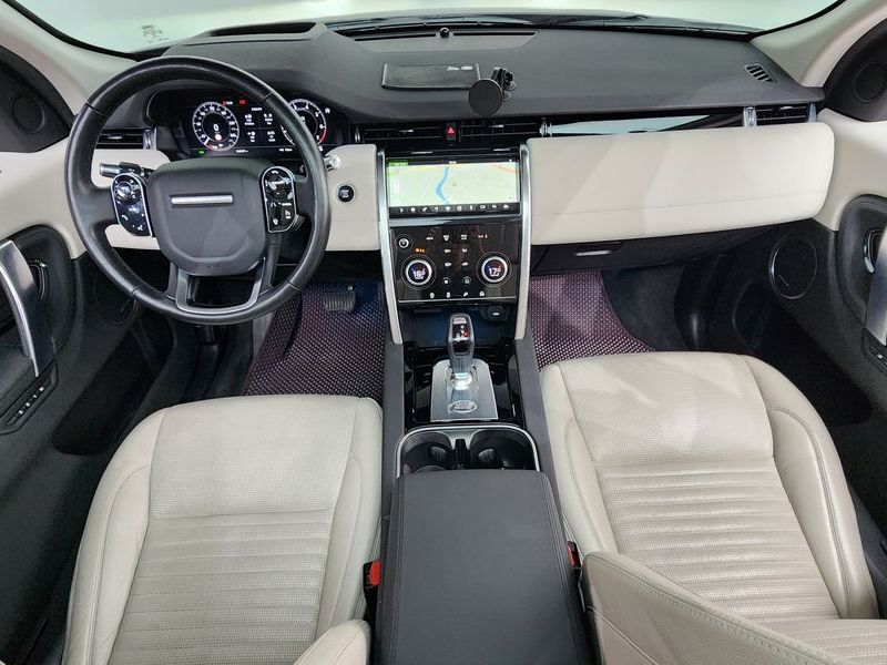 2020 Land Rover Discovery Sport P250 SE photo 7