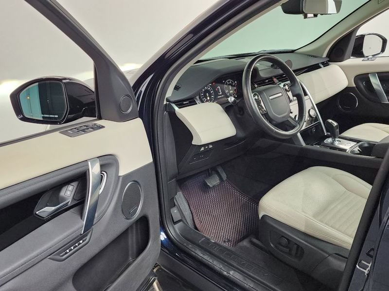 2020 Land Rover Discovery Sport P250 SE photo 10