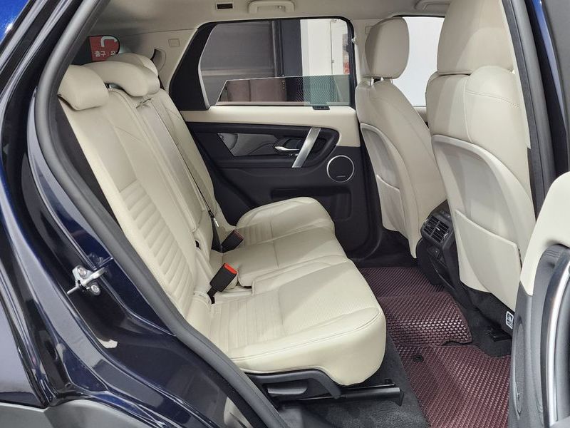 2020 Land Rover Discovery Sport P250 SE photo 11