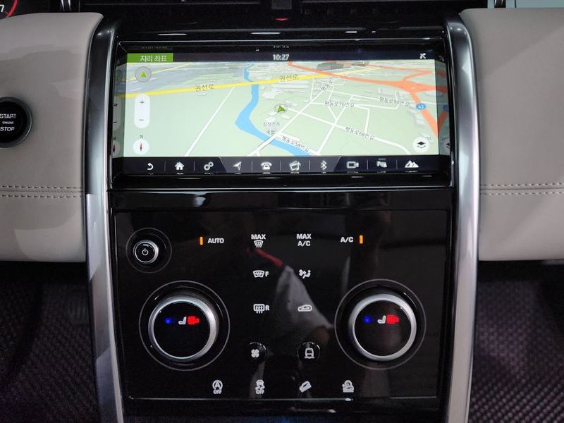 2020 Land Rover Discovery Sport P250 SE photo 12