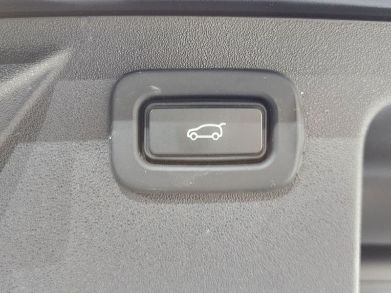 2020 Land Rover Discovery Sport P250 SE photo 17