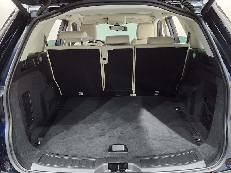 2020 Land Rover Discovery Sport P250 SE photo 18