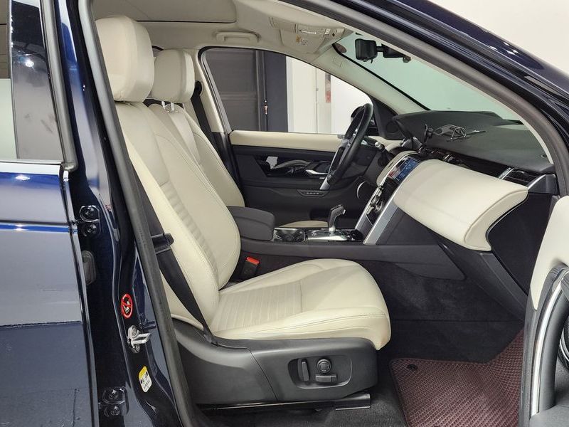 2020 Land Rover Discovery Sport P250 SE photo 26