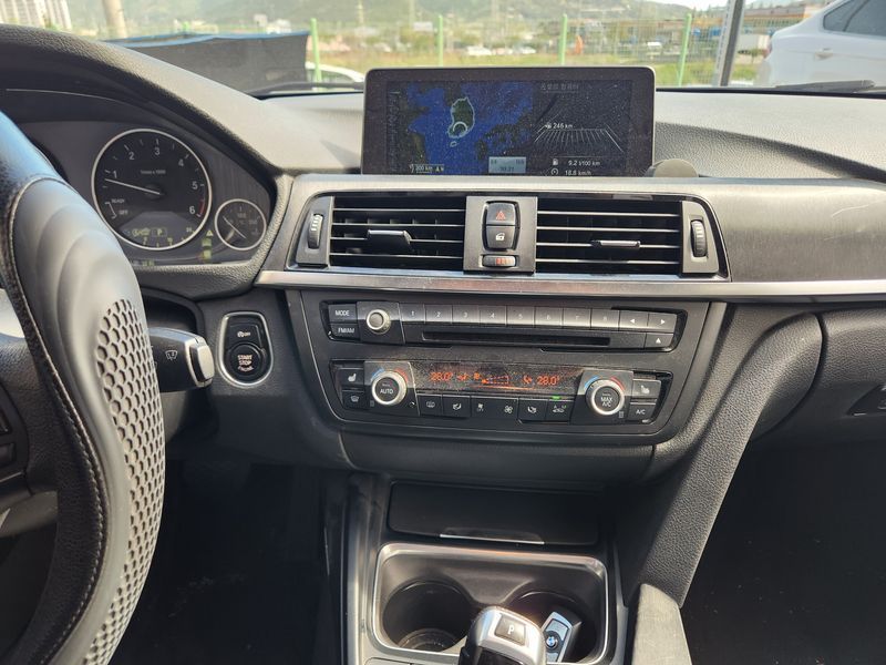 2014 BMW 3 Series 320d photo 11