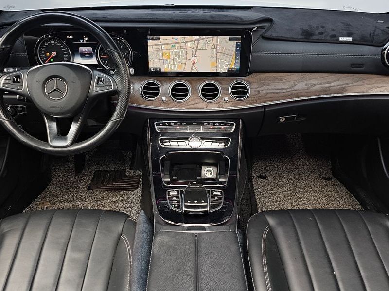 2017 Mercedes-Benz E-Class E220d 4MATIC Exclusive photo 7