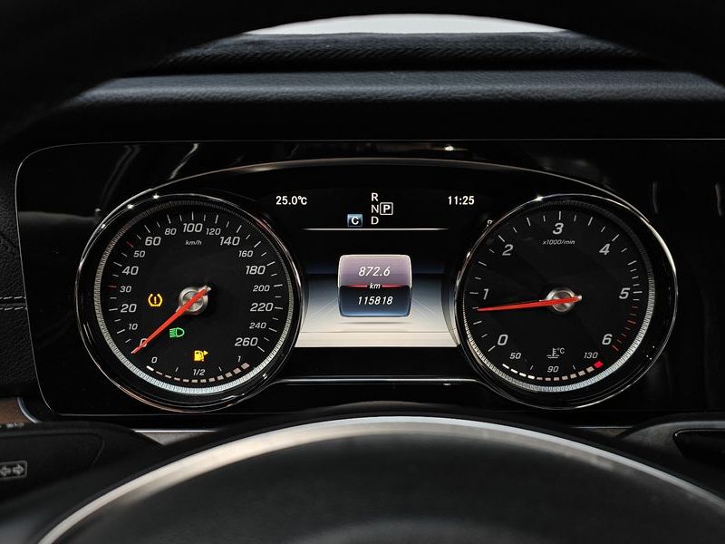 2017 Mercedes-Benz E-Class E220d 4MATIC Exclusive photo 8