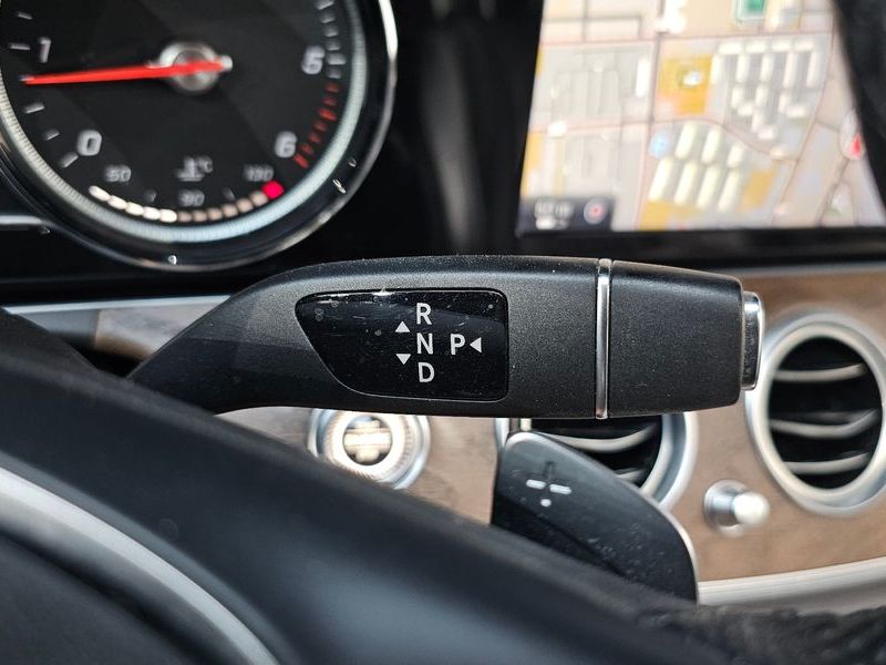 2017 Mercedes-Benz E-Class E220d 4MATIC Exclusive photo 9