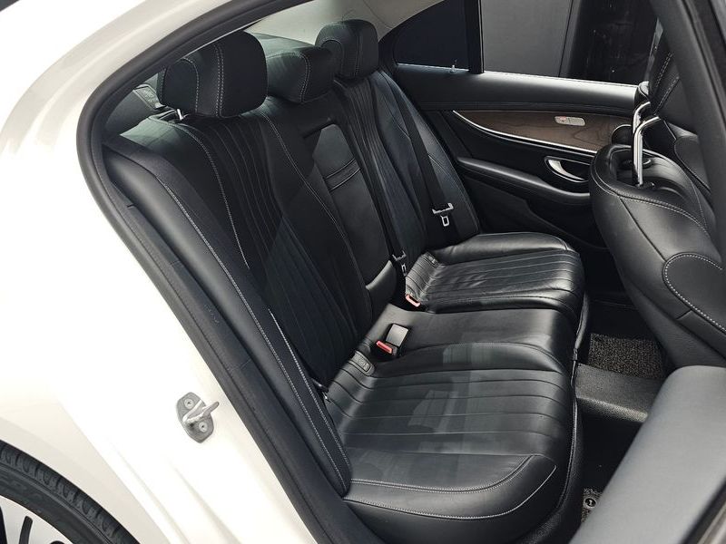 2017 Mercedes-Benz E-Class E220d 4MATIC Exclusive photo 11