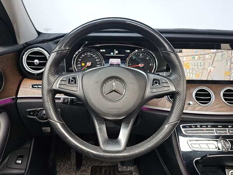 2017 Mercedes-Benz E-Class E220d 4MATIC Exclusive photo 14