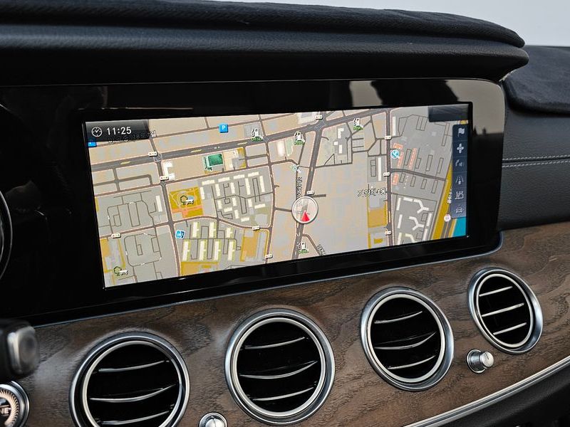 2017 Mercedes-Benz E-Class E220d 4MATIC Exclusive photo 15