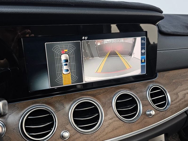 2017 Mercedes-Benz E-Class E220d 4MATIC Exclusive photo 16