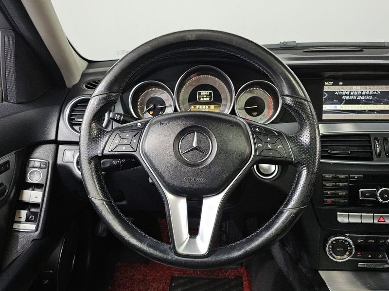2012 Mercedes-Benz C-Class C220 CDI BlueEFFICIENCY photo 12
