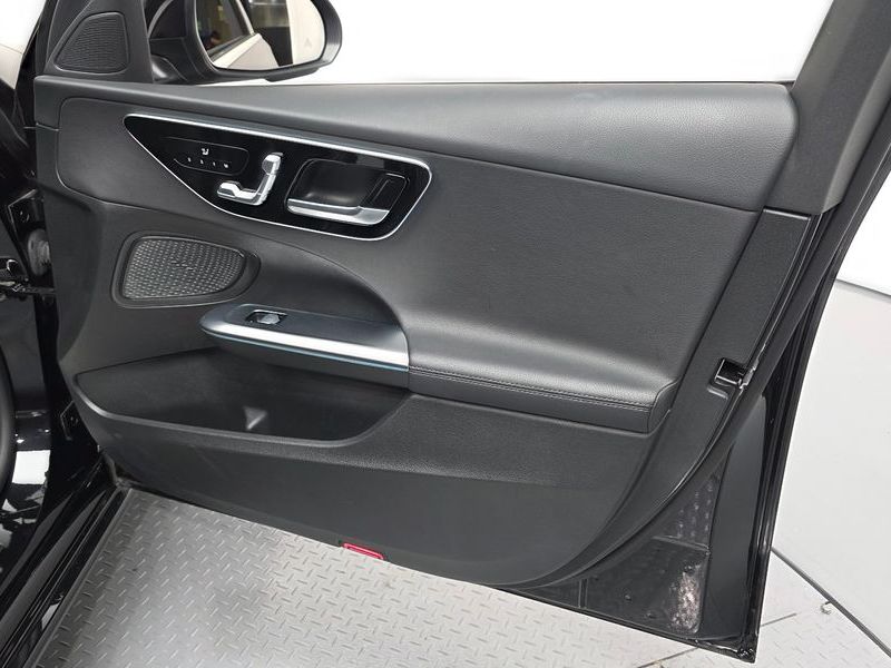 2023 Mercedes-Benz C-Class C300 4MATIC Avantgarde photo 24