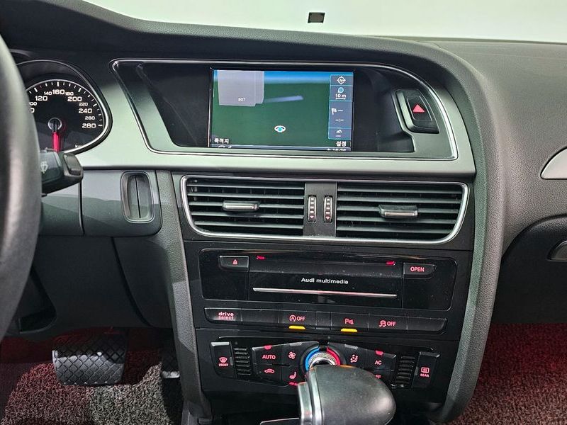 2013 Audi A4 2.0 TDI Quattro Dynamic B8 photo 13