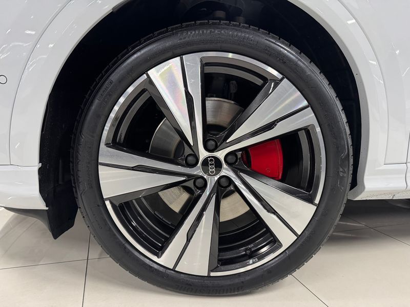 2025 Audi Q5 40 TDI Quattro S Line Black Edition photo 14