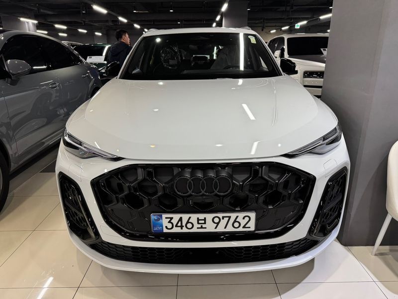 2025 Audi Q5 40 TDI Quattro S Line Black Edition photo 15