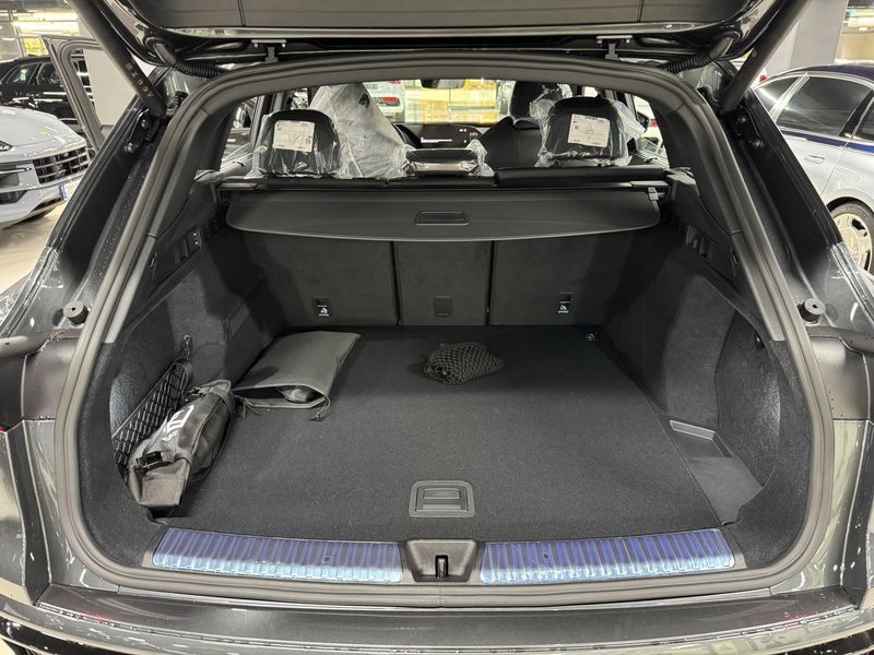 2025 Audi Q5 40 TDI Quattro S Line Black Edition photo 12