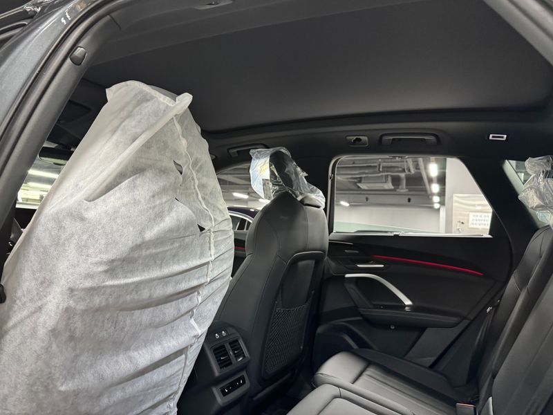 2025 Audi Q5 40 TDI Quattro S Line Black Edition photo 13