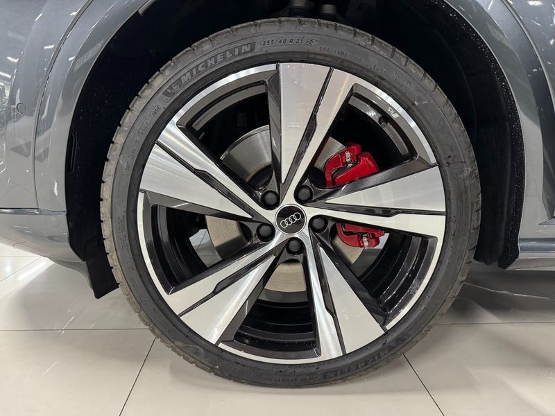 2025 Audi Q5 40 TDI Quattro S Line Black Edition photo 15